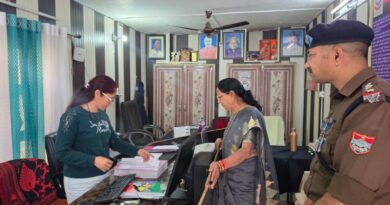 महिला आयोग की अध्यक्ष कुसुम कंडवाल ने महिला हेल्प डेस्क एवं साइबर सेल का किया औचक निरीक्षण