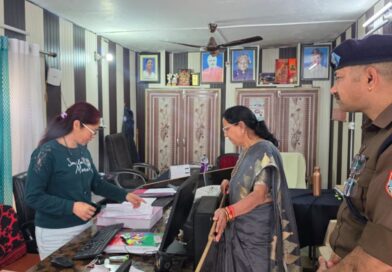 महिला आयोग की अध्यक्ष कुसुम कंडवाल ने महिला हेल्प डेस्क एवं साइबर सेल का किया औचक निरीक्षण