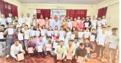 कैबिनेट मंत्री डॉ. धन सिंह रावत ने चयनित 44 कनिष्ठ सहायकों को सौंपे नियुक्ति पत्र