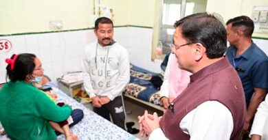 मुख्यमंत्री धामी ने जिला चिकित्सालय पिथौरागढ़ का किया औचक निरीक्षण