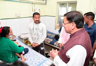 मुख्यमंत्री धामी ने जिला चिकित्सालय पिथौरागढ़ का किया औचक निरीक्षण