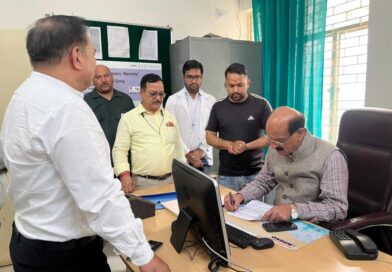 स्वास्थ्य मंत्री सुबोध उनियाल ने किया गरमपानी सामुदायिक स्वास्थ्य केंद्र का औचक निरीक्षण