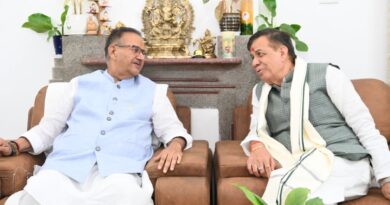 कृषि मंत्री गणेश जोशी से मिले उत्तर प्रदेश के विधानसभा अध्यक्ष सतीश महाना