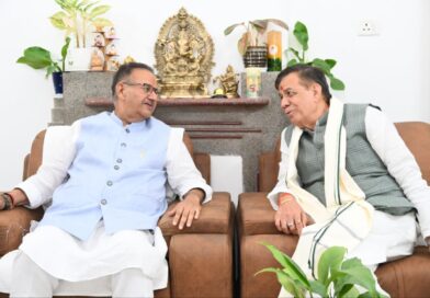 कृषि मंत्री गणेश जोशी से मिले उत्तर प्रदेश के विधानसभा अध्यक्ष सतीश महाना