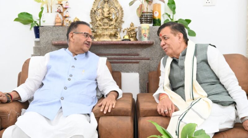 कृषि मंत्री गणेश जोशी से मिले उत्तर प्रदेश के विधानसभा अध्यक्ष सतीश महाना