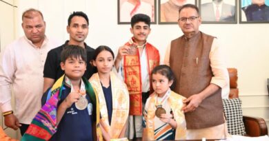 मंत्री गणेश जोशी ने कराटे चैंपियनशिप के विजेताओं को किया सम्मानित