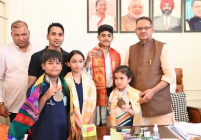 मंत्री गणेश जोशी ने कराटे चैंपियनशिप के विजेताओं को किया सम्मानित
