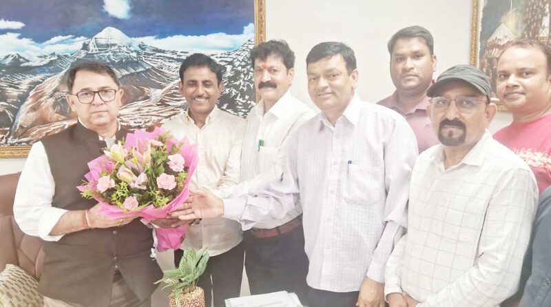 राज्य निगम कर्मचारी महासंघ ने वित्त सचिव रणवीर सिंह चौहान से की शिष्टाचार भेंट