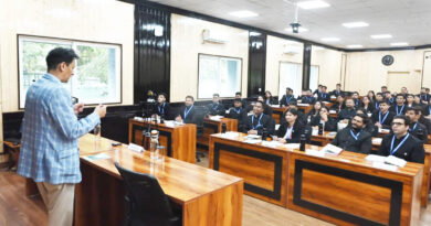 आयुक्त ने आधारभूत प्रशिक्षण कार्यक्रम में सहभागियों को समझाए कमिश्नरी के कार्य