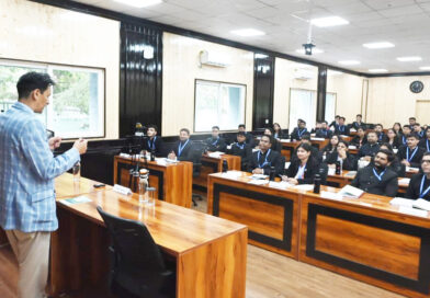 आयुक्त ने आधारभूत प्रशिक्षण कार्यक्रम में सहभागियों को समझाए कमिश्नरी के कार्य