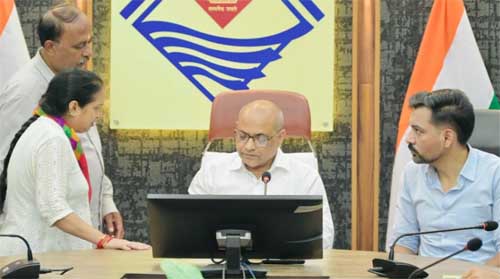 समाधान दिवस में 145 से अधिक फरियादियों की सुनी समस्याएं, लंबित शिकायतों पर आयुक्त सख्त