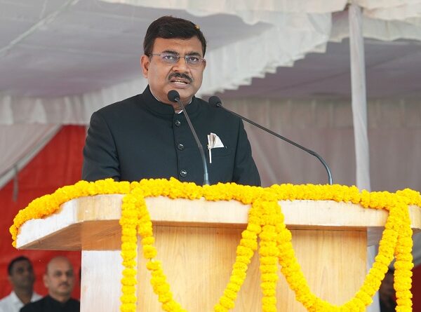 स्वतंत्रता दिवस पर मुख्य सचिव ने सुशासन, विकसित उत्तराखण्ड और हिमालय संरक्षण का लिया संकल्प