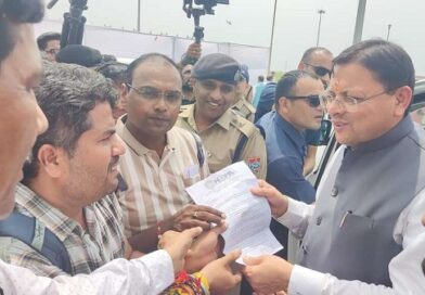 हल्द्वानी : डिजिटल मीडिया संस्थानों की विज्ञापन दरों में बढ़ोतरी की मांग, मुख्यमंत्री धामी को पत्रकारों ने सौंपा ज्ञापन