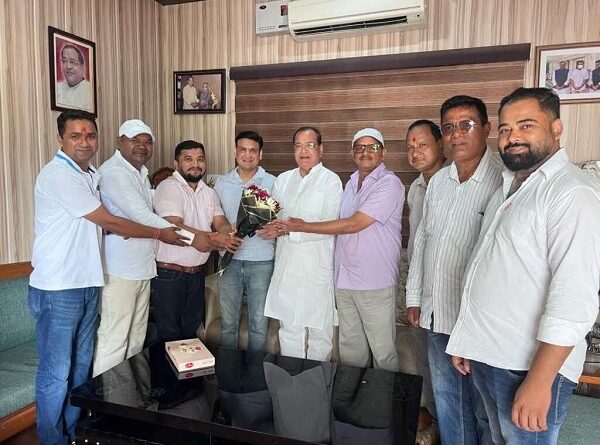 हल्द्वानी : कांग्रेस के नवनियुक्त ज़िला महासचिव राजू आर्य ने नेता प्रतिपक्ष यशपाल आर्य से की शिष्टाचार मलाकात…