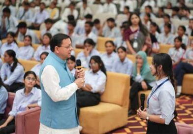 धामी ने काशीपुर स्थित एक निजी होटल में आयोजित युवा विद्यार्थी संवाद कार्यक्रम में प्रतिभाग किया