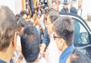 हल्द्वानी: काठगोदाम में बच्चों ने किया CM धामी का स्वागत, CM ने बांटी चॉकलेट