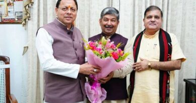 देहरादून : नव निर्वाचित राज्य सभा सांसद दिनेश आर्य ने सीएम पुष्कर धामी से की शिष्टाचार भेंट