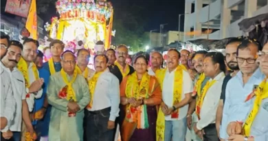 कांग्रेसी कार्यकर्ताओं ने किया महाराजा अग्रसेन जी महाराज की शोभायात्रा का भव्य स्वागत