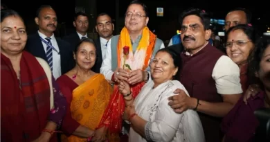 मुख्यमंत्री का ऋषिकेश के नटराज चौक पर किया महिलाओं एवं युवाओं ने उत्साहपूर्वक स्वागत